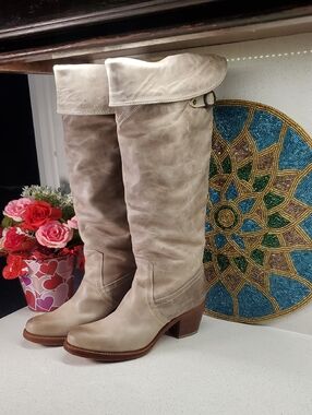 FRYE - JANE Women's Tall Taupe Leather  Heeled Boots (sz 6.5B)